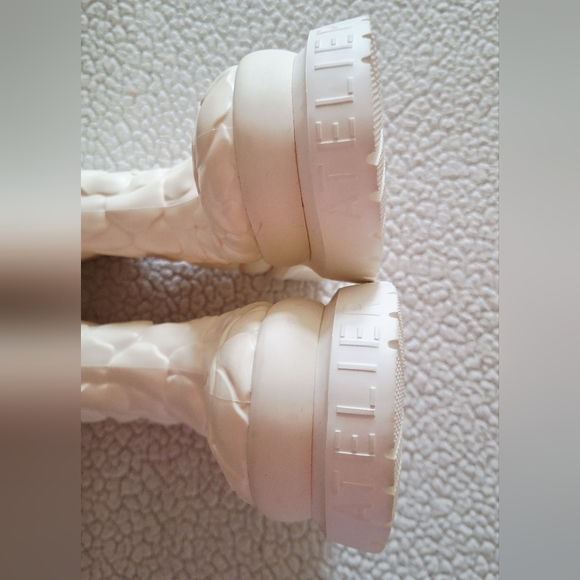 VALENTINO GARAVANI Atelier Rose Textured Rain Boots White EU 37 US 7 Org $770 - Picture 14 of 15